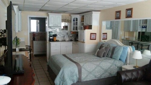 Gulf Front Condo Private Jacuzzi Bath and Almost a Mile of Private Gated Beach
