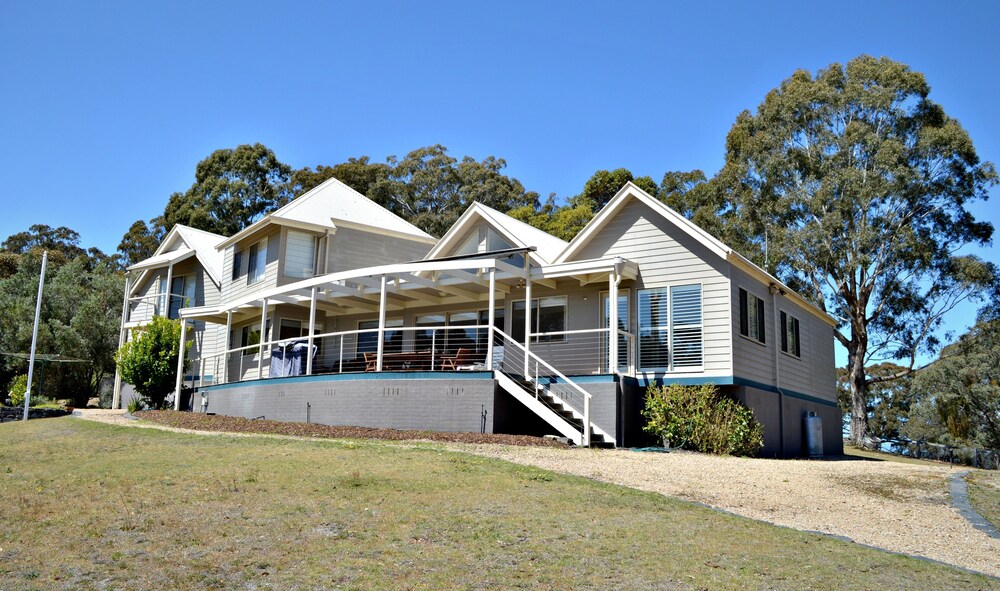 House, 4 Bedrooms - Featured Image