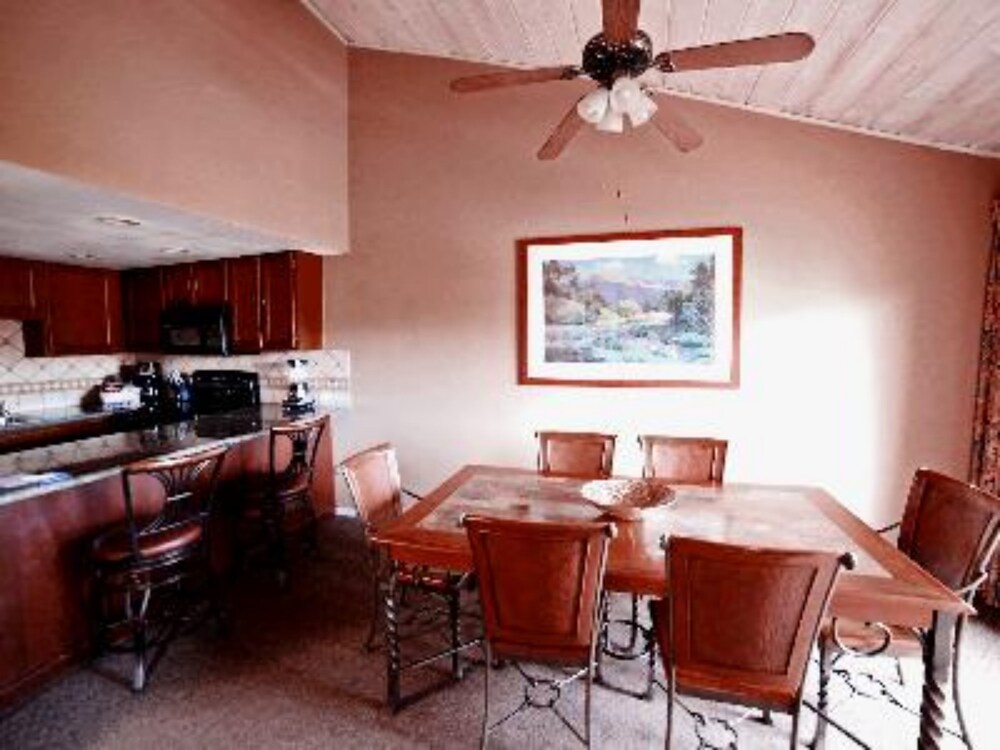 Room (2 Bedroom Deluxe) - In-Room Dining