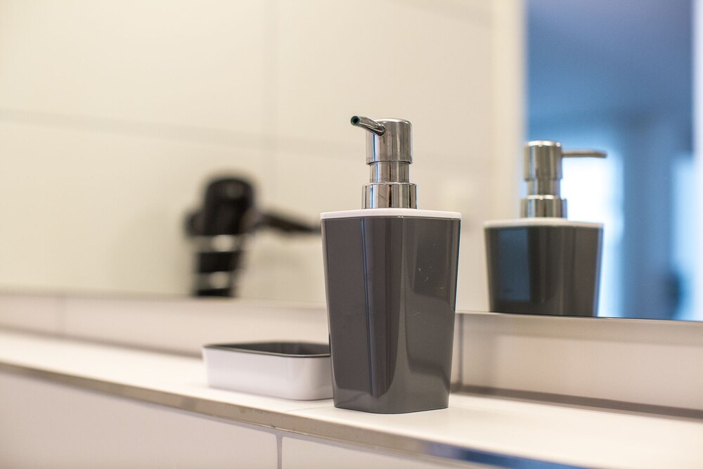 Badezimmerausstattung (Deluxe-Apartment)