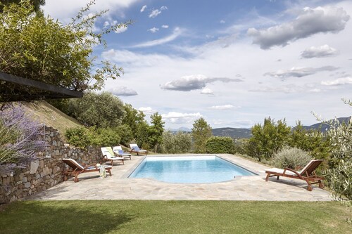 Beautiful villa with spectacular views in a rural location