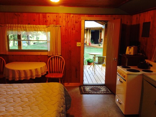 Riverside Cabana for 2 people, rustic and unique setting on the Clearwater River