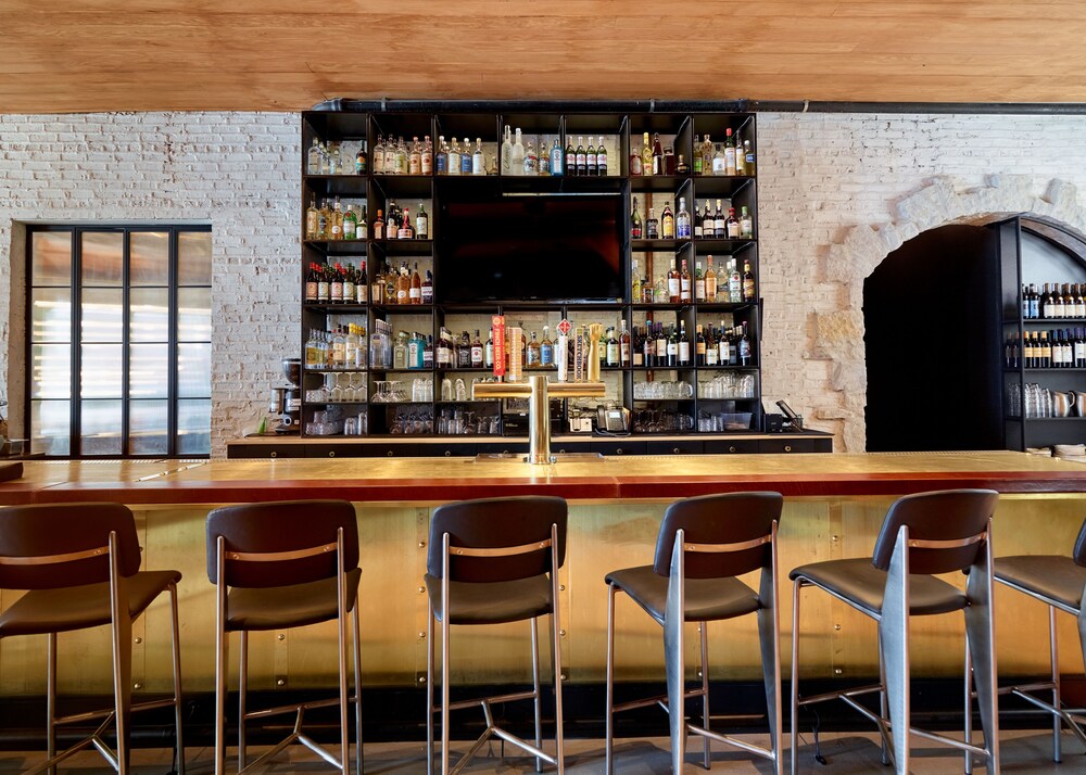 Hotel Bar