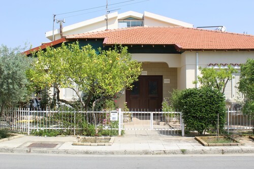 Costas Hostel Action