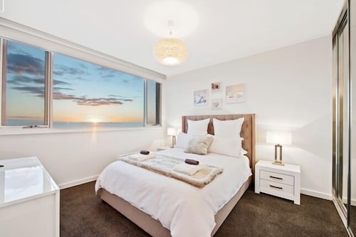 Belle Vista apartment absolute beach front w/ Free WiFi