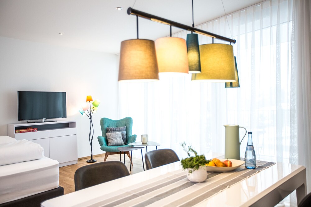 Essbereich im Zimmer (Comfort-Studiosuite, zum Innenhof hin)