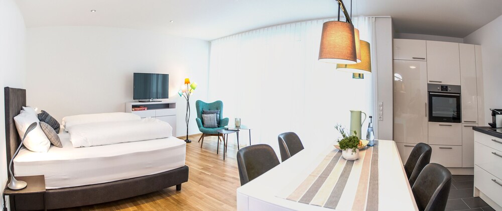 Zimmer (Comfort-Studiosuite, zum Innenhof hin)