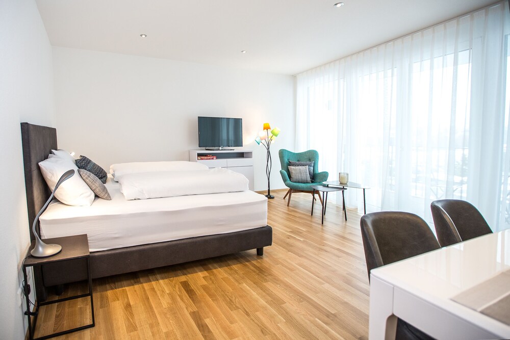 Zimmer (Comfort-Studiosuite, zum Innenhof hin)