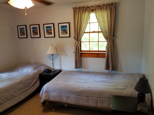 Charming Cape House in Megansett area of North Falmouth - walk to the beach!