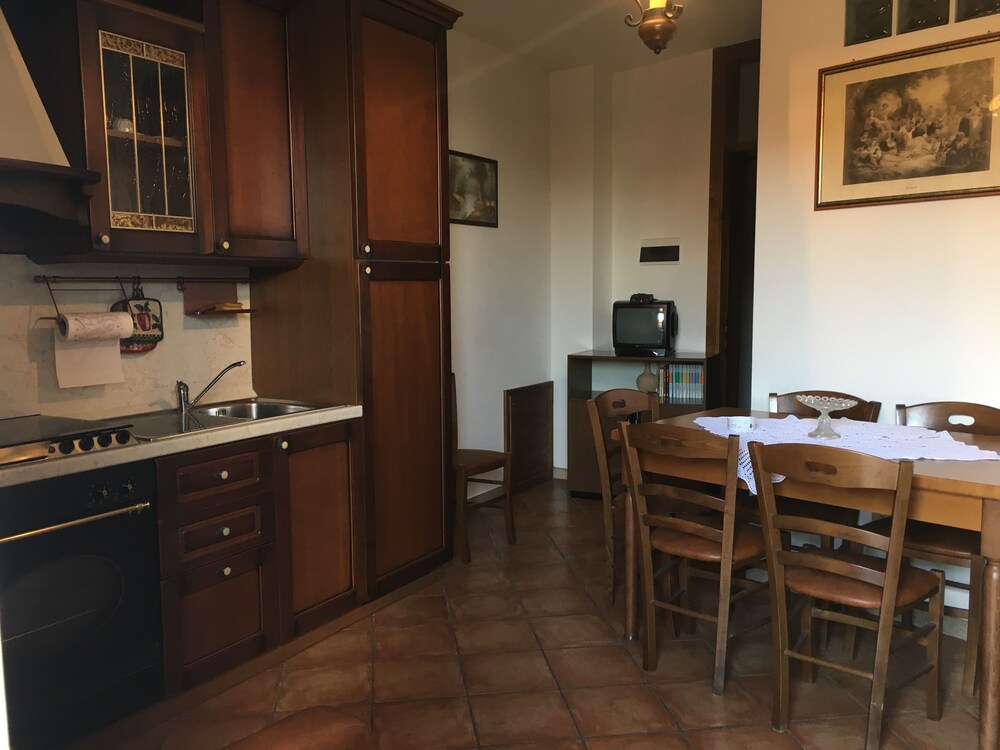 Cucina in camera (Appartamento, 2 camere da letto, vista mare parziale (3 pax))