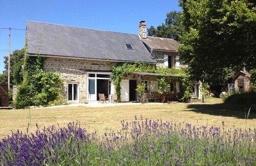 Charm élégant, la paix rustique. Belle ancienne ferme, Capacité 5+