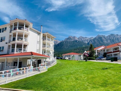 Mountain View Suites at Fairmont Hot Springs