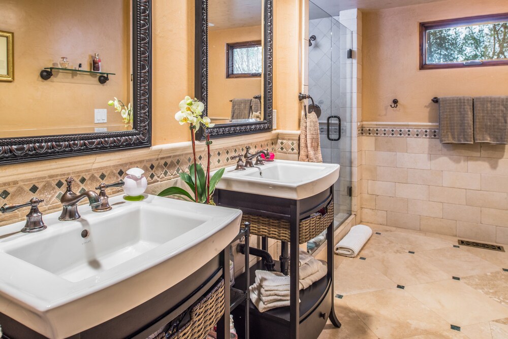 House, 3 Bedrooms - Bathroom