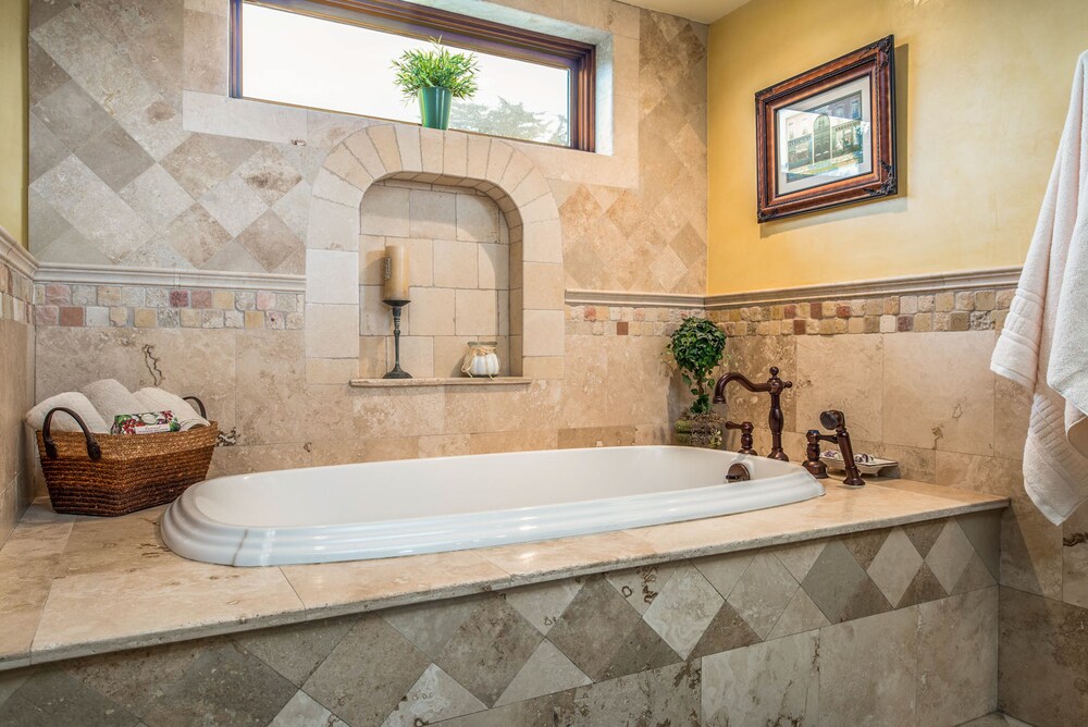 House, 3 Bedrooms - Deep Soaking Bathtub