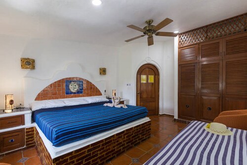 NEWLY RENOVATED 5 ROOMS 3 POOLS PRIVATE ACCESS BEACH.Antigen in-villa testing