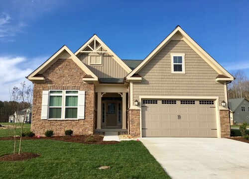Lovely House w/screen porch/pools/tennis/gym 3.5mi to Beach Relaxed Cancellation