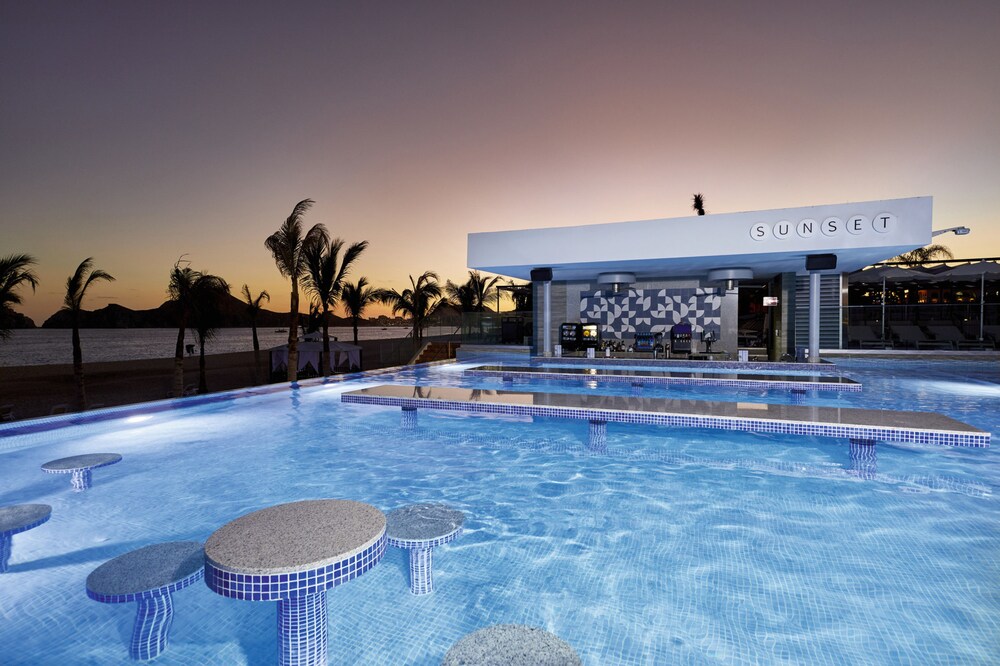 Poolside bar, Riu Palace Baja California - Adults Only - All Inclusive