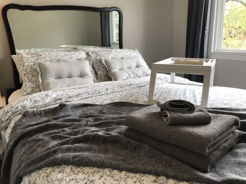 ★NEW! TOP Floor 1-Bedroom Condo - Walk Downtown!★