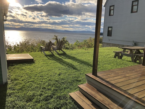 Lakeview Terrace 2 Bedroom With Magic Backyard, No Dogs