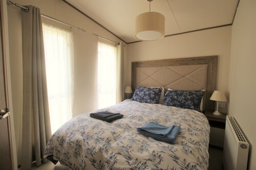 'Bel Endroit' - a sandhills caravan that sleeps 4 guests in 2 bedrooms