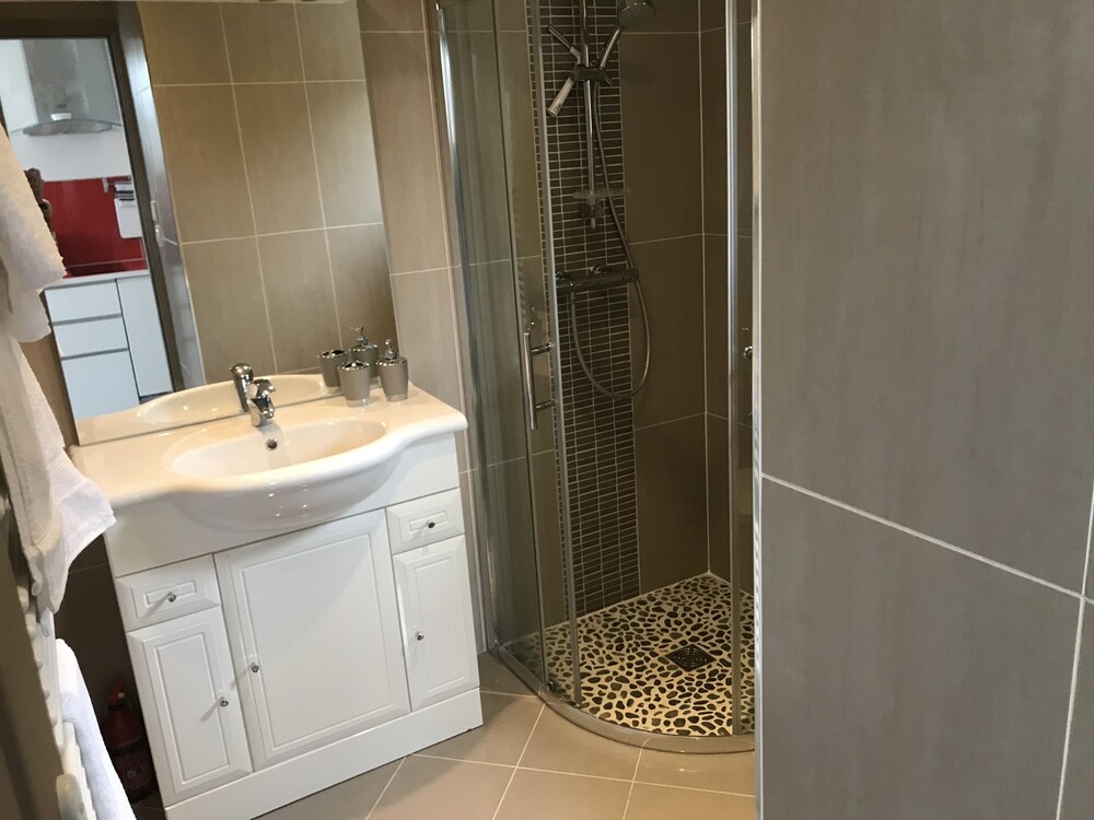 Duplex, 1 Bedroom - Bathroom