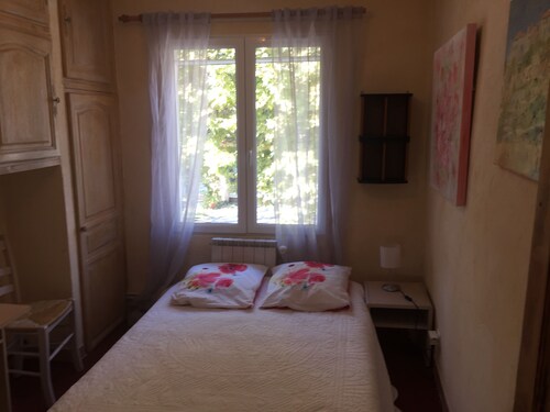 PROVENCE, La Maison des Amis près d'Avignon, Lubéron et Mt Ventoux .