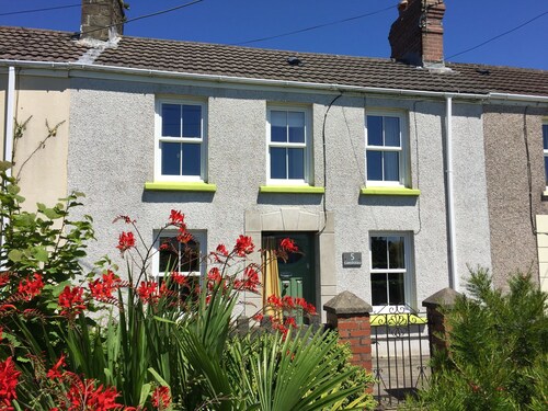 Burry Port - Pet Friendly Cottage Near Harbour & Beaches