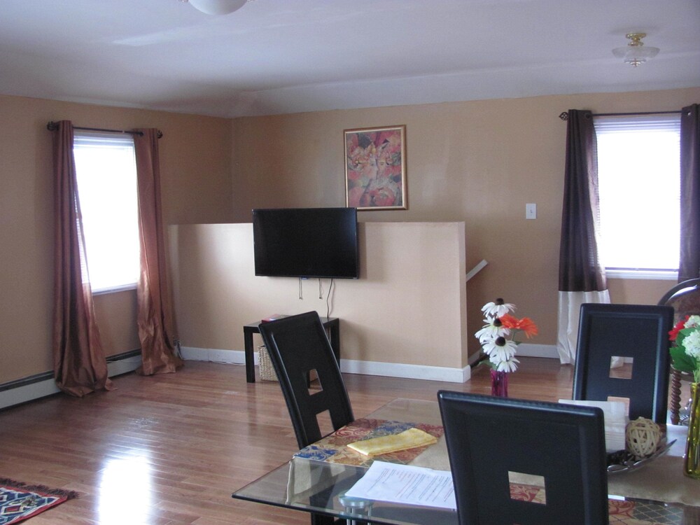 Comfort House - In-Room Dining