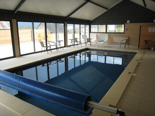 Gîte 3/4 pers équipé - proche du Mont Saint Michel - piscine intérieure chauffée