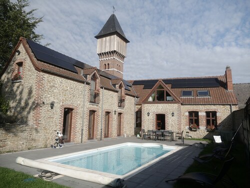 Character house with private heated swimming pool not overlooked and jacuzzi