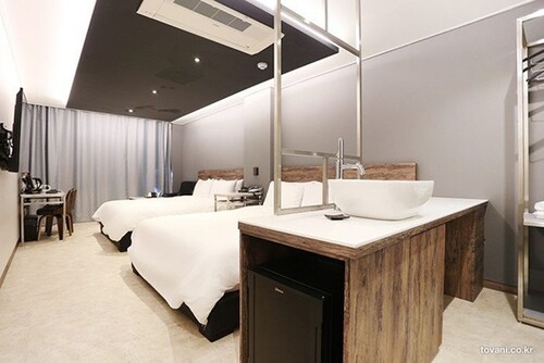 Louis Hotel