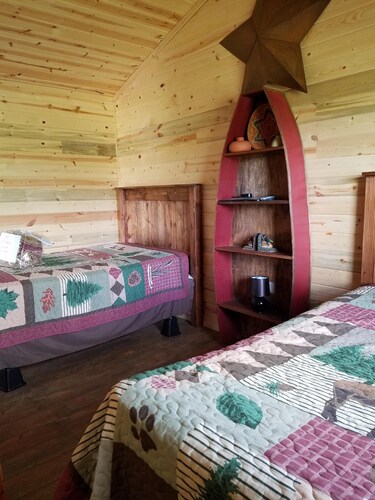 SUNDANCER CABIN CADDO RIVER!!!!! GREAT GETAWAY !!!!!!!!
