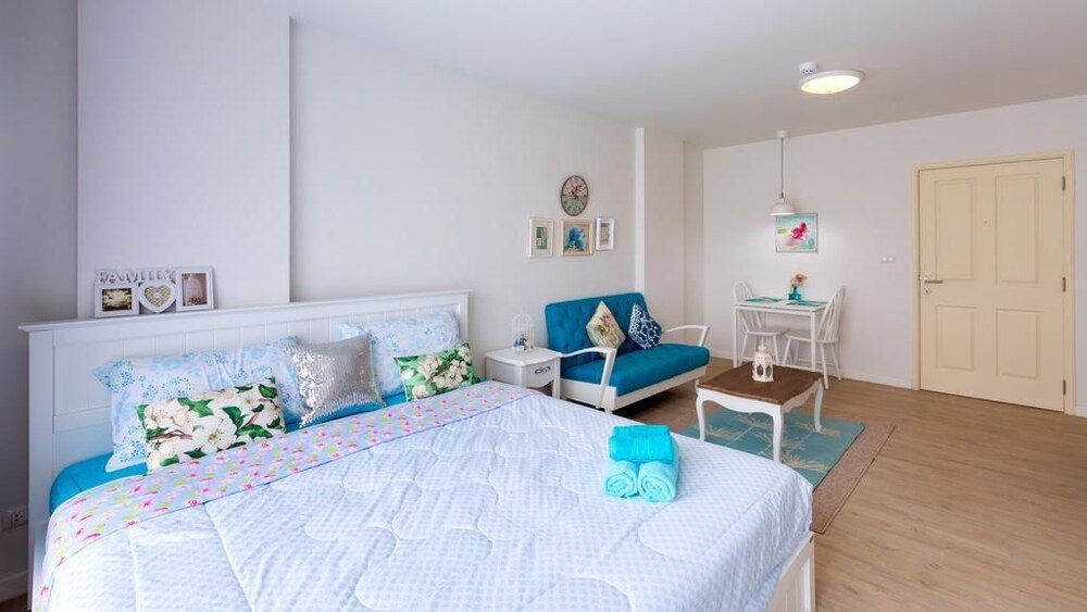 Deluxe Double Room - Guestroom