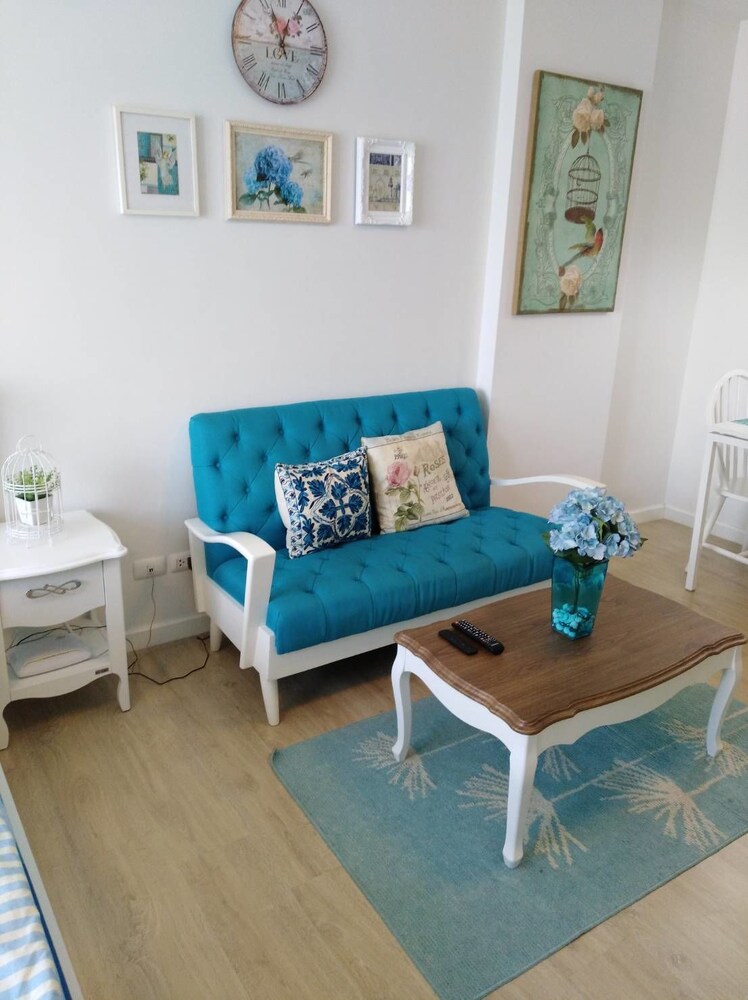 Deluxe Double Room - Living Area
