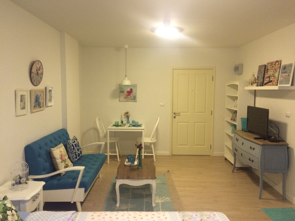 Deluxe Double Room - Living Area