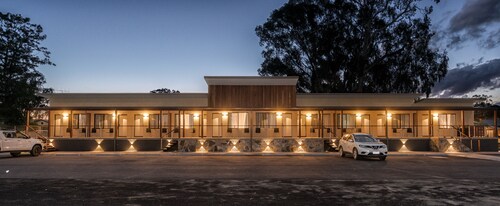 New Crossing Place Motel & Apartments