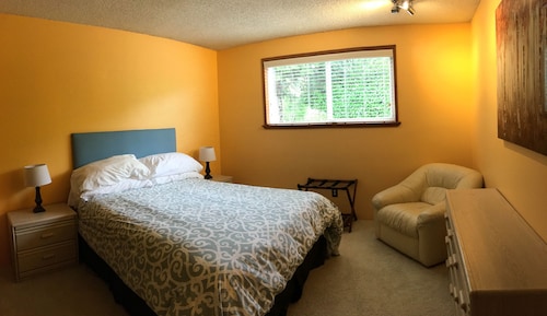 ★ Tranquil 4BR Home ideal for Couples & Groups! ★