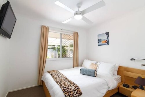 Noosa Heads 3 bed 2 bath house, quiet, private pool, 3 km to Noosa Main Beach