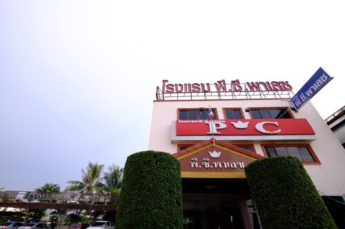 โรงแรมพี.ซี. พาเลซ 2 หน้าค่าย