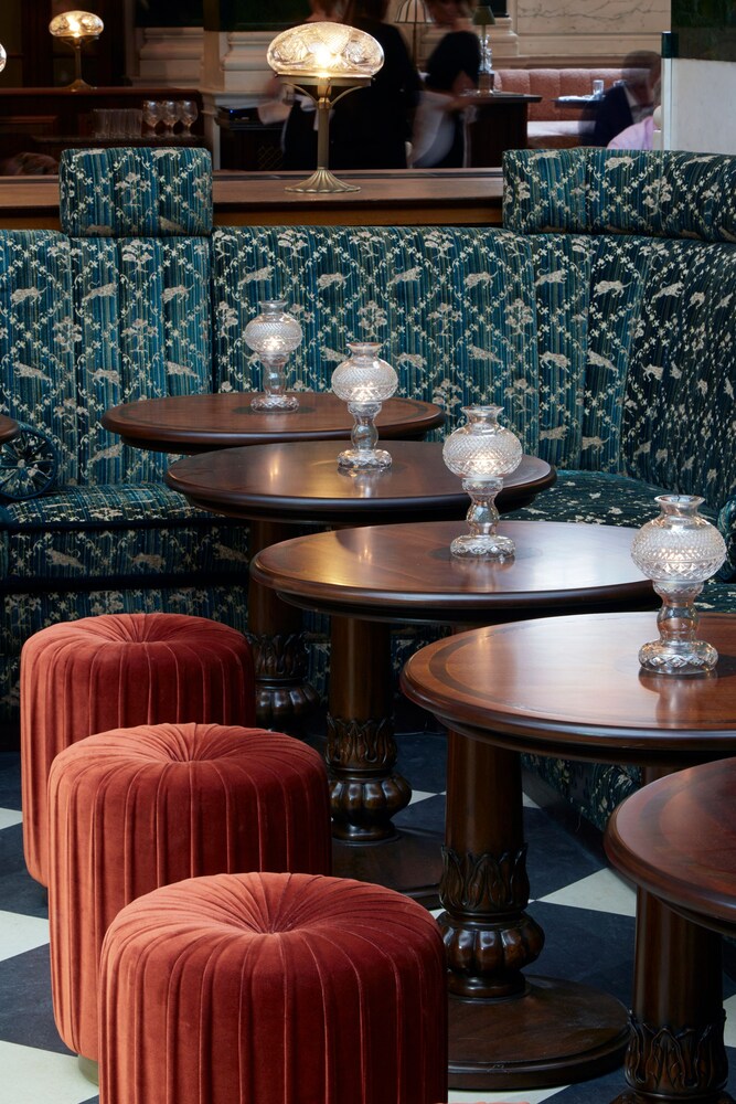 Hotel Bar