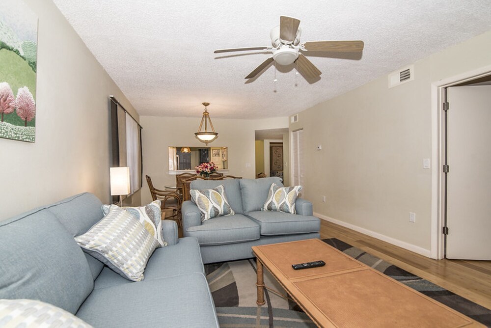 Condo, 2 Bedrooms - Living Room