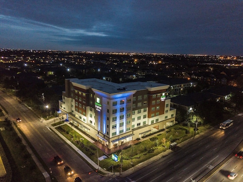 Holiday Inn Express and Suites Houston Westchase - Westheimer