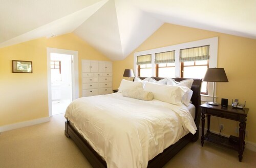 Downtown St. Helena retreat with pool, bocce ball and privacy. Permit #PL19012