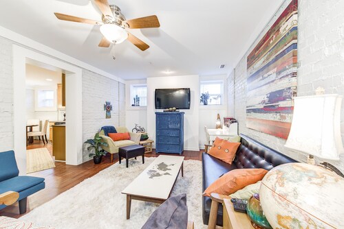 Modern 2 bedroom 1 bath flat- midtown Indianapolis