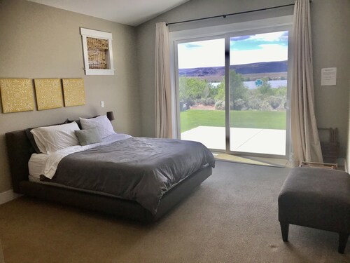 River Front, pool, beach, view, family friendly vacation home