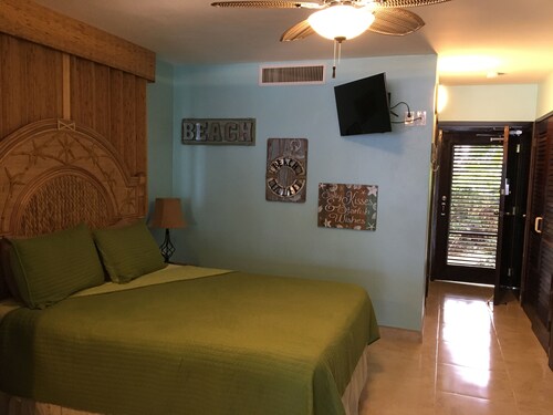 Oceanfront Ground Floor Condo. 37 Steps to the Water ***RELAXED CANCELLATION***
