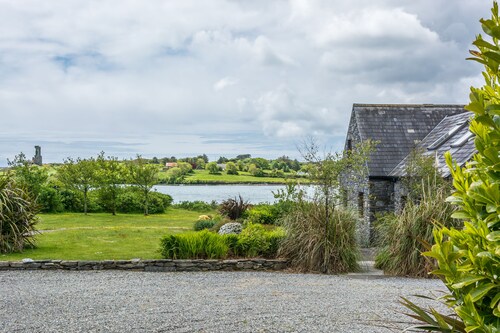 LUXURY SCHULL WATERFRONT HOUSE 3 BEDROOMS EN-SUITE FACING SOUTH AMAZING SEAVIEWS