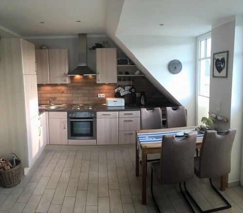 Exclusive Ferienwohnung mit 2 Balkonen und Meerblick - nur 200m bis zum Strand!