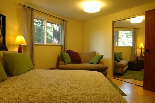 Lofty, Modern, Magical. A Special 5 Star Vacation Home. See Our Video in Photos!