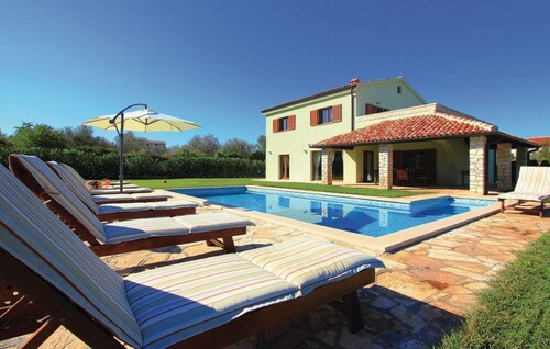 Luxury villa with pool and private garden, near the sea in Pula, Croatia